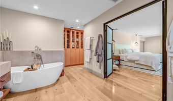 4060 Harclare Ln, Encino, CA 91436
