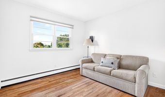 78 Arrowhead Rd, Brookfield, CT 06804