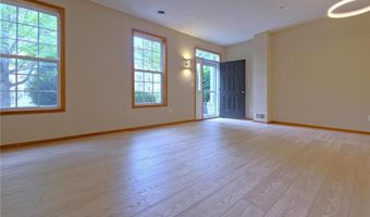 15358 Founders Ln 102, Apple Valley, MN 55124