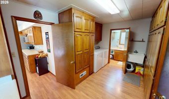 925 7TH St, Brookings, OR 97415