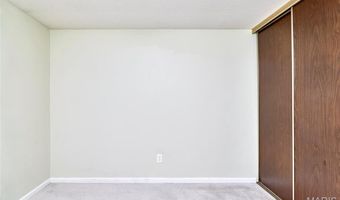 241 Valleyoak Ct, Ballwin, MO 63021