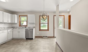 5423 Norris St, Ames, IA 50014