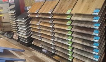 636 N Main St, Ottawa, KS 66067