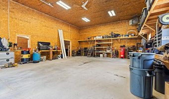 816 Riverside Dr, Augusta, ME 04330