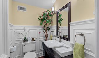 32 BENMORE Ter, Bayonne, NJ 07002