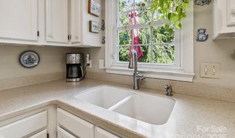 2 Westminster Dr, Asheville, NC 28804