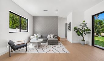5945 Hesperia Ave, Encino, CA 91316