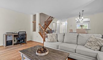 21196 WINDING BROOK Sq, Ashburn, VA 20147