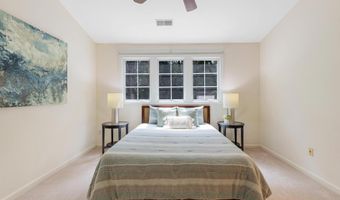7716 EFFINGHAM Sq, Alexandria, VA 22315