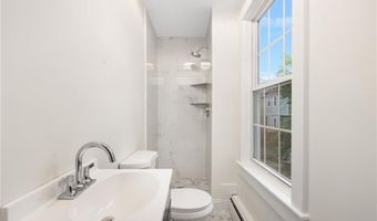 28 Young St 2, Newport, RI 02840