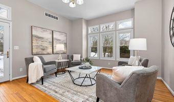 5971 Creekview Ct, Ann Arbor, MI 48108