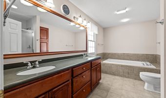 635 Prestige Woods Blvd, Aurora, OH 44202