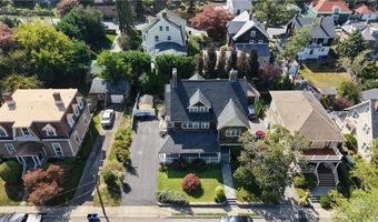 55 Hunter Ave, Newport, RI 02840