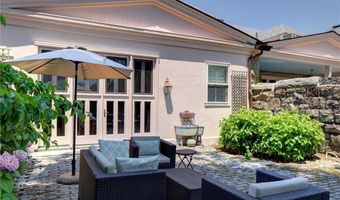 3 Hazard Ave, Newport, RI 02840