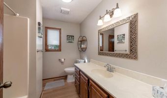 2513 Marwood Dr, Mankato, MN 56001