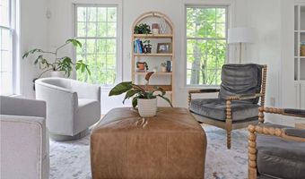 125 Fernwood Dr, East Greenwich, RI 02818