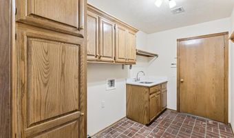 506 Fieldcrest Dr, Chickasha, OK 73018