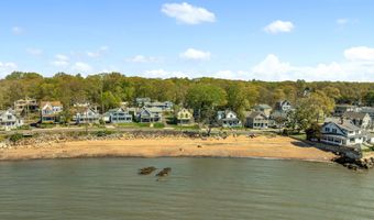 58 Grove St Ext, Branford, CT 06405
