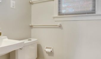 2700 N DINWIDDIE St N, Arlington, VA 22207