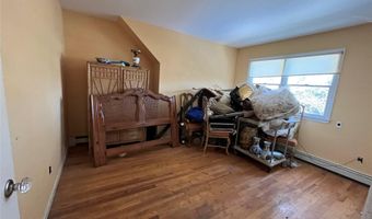 94 Carman Pl, Amityville, NY 11701
