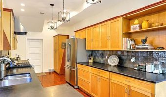 12 Howe St, Bristol, RI 02809