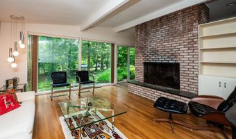 74 Woods Rd, Bethany, CT 06524