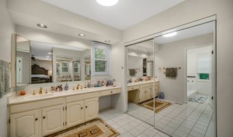 320 Brampton Ln, Arlington Heights, IL 60004