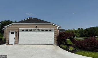 104 LAKE FRONT Dr, Dover, DE 19904