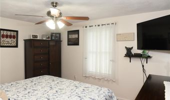 9 Mallory Ct, Cranston, RI 02910