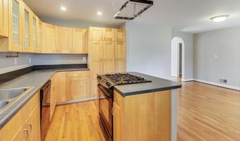 8617 LYNBROOK Dr, Bethesda, MD 20814