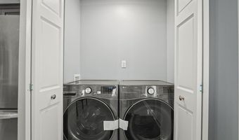 29 W Main St, Amboy, IL 61310