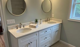 26 Cassidy Trl, Coventry, RI 02816