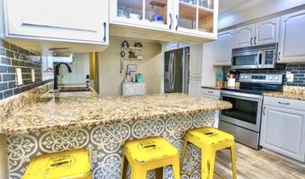 1977 Country Ln, Aberdeen, SD 57401