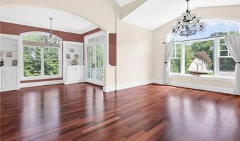 75 Wood St, Bristol, RI 02809