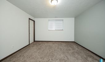 2714 E Sunburst Dr, Brandon, SD 57005