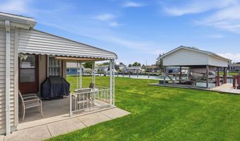 7589 Colony Dr, Algonac, MI 48001