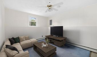40 ROCKCREST Dr, Cranston, RI 02920