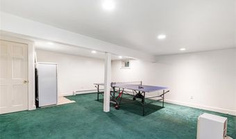 4 Garfield Ave, Bristol, RI 02809