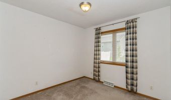 206 Buckeye Ln, Riverside, IA 52327