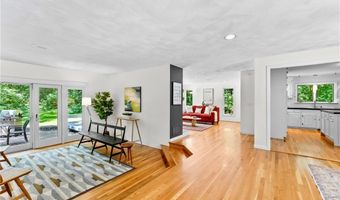 6 North Ln, Barrington, RI 02806
