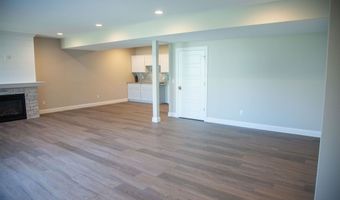2282 Helle Dr, Asbury, IA 52002