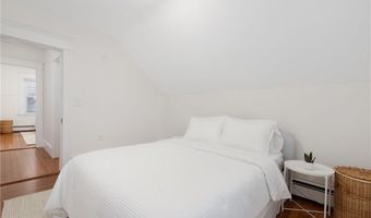 19 County St, Newport, RI 02840