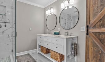 11806 E Arbor Dr, Anchorage, KY 40223