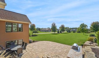 5039 W RED BARN Ct, Appleton, WI 54913