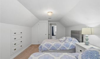 6 Lakewood Dr, Narragansett, RI 02882