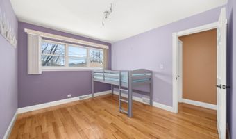 7 N School St, Addison, IL 60101
