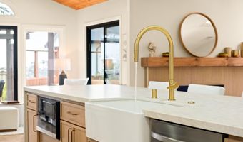 3985 Syme Dr, Carlsbad, CA 92008