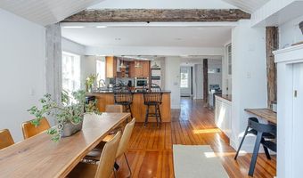 3 Vicksburg Pl, Newport, RI 02840