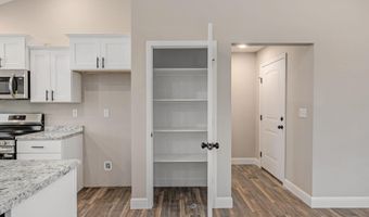 215 W Cofield St, Aurora, MO 65605