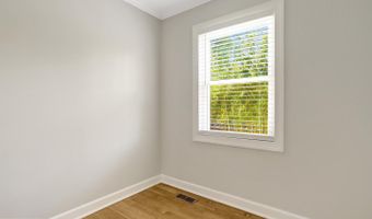 2935 LANDOVER St, Alexandria, VA 22305